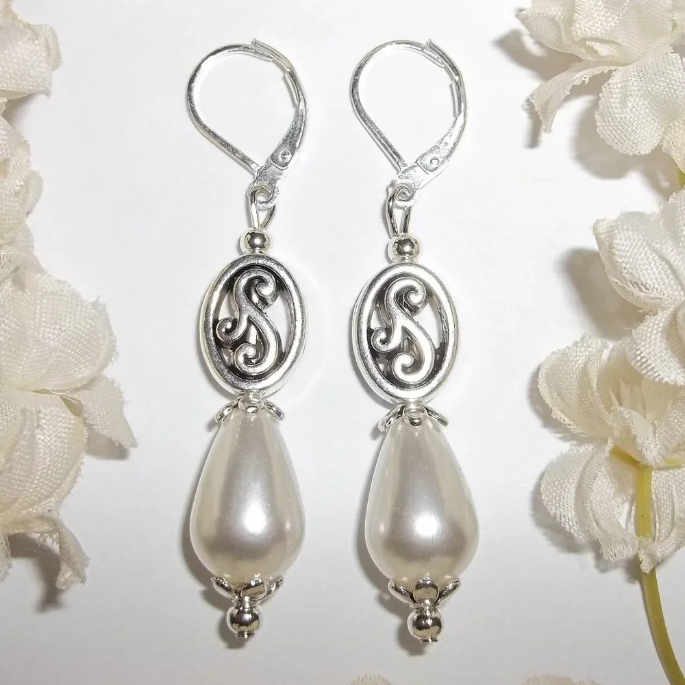 New! Pretty White Pearl Earrings Set Teardrop NWT Beaded Handmade Teardrop 4027